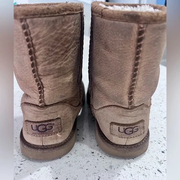 UGG Classic II Tan Boots Kids 12 VGUC - Picture 7 of 12